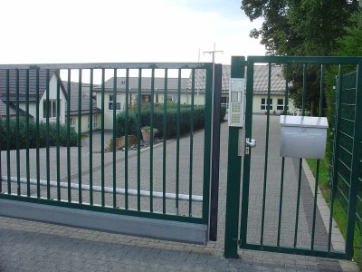 The 2nd closed ward. The whole walking area is paved.