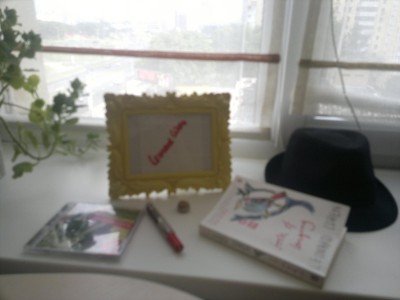 That's what I came home with - Leonard Cohen's autograph, Old Ideas CD, Book of Longing, the pretty nice hat and a lot of great memories :)