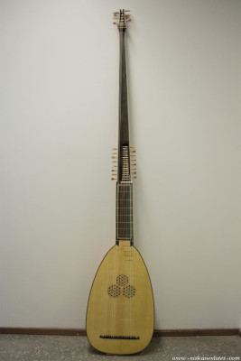 Theorbo lute.jpg